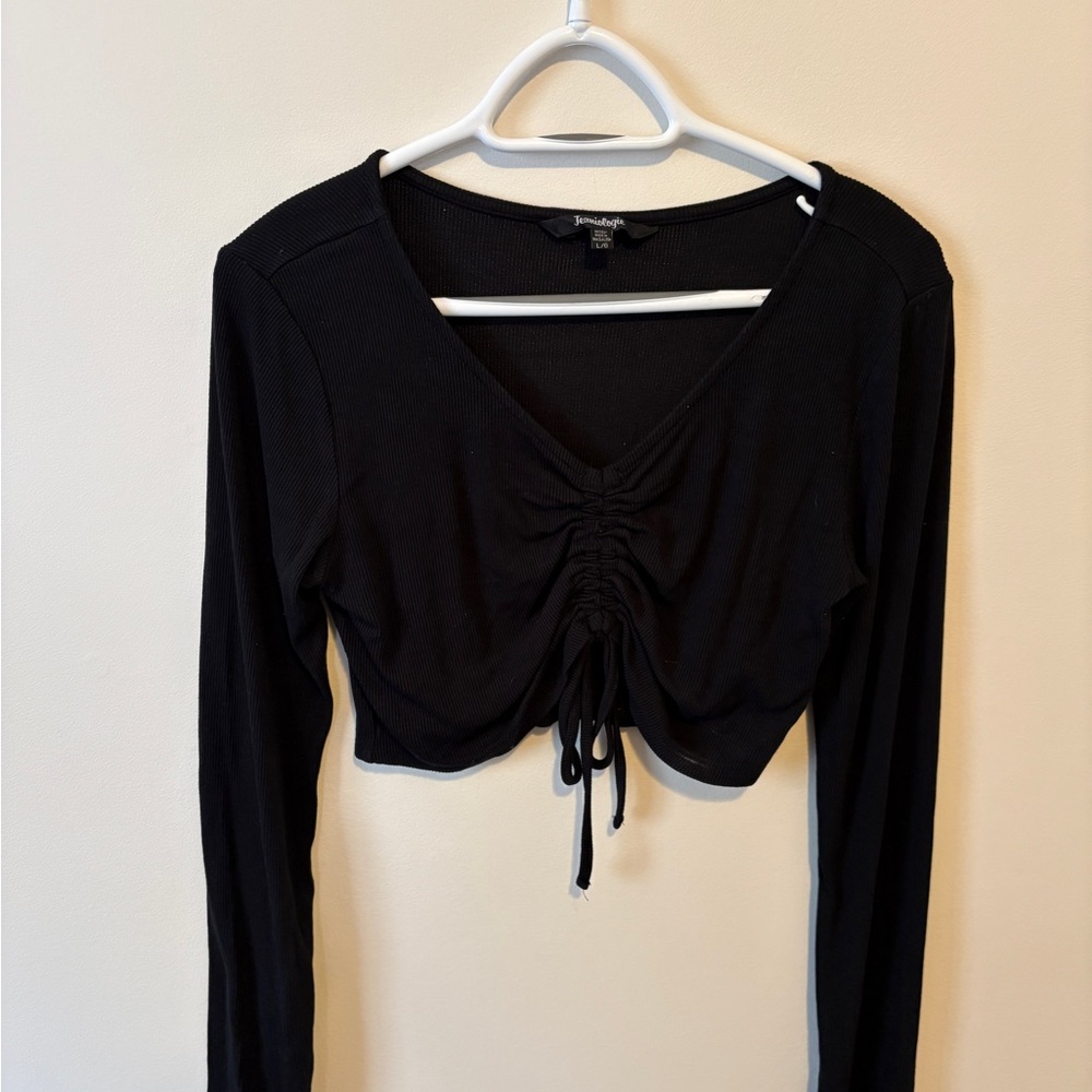 Black Long-Sleeve Ruched Crop Top